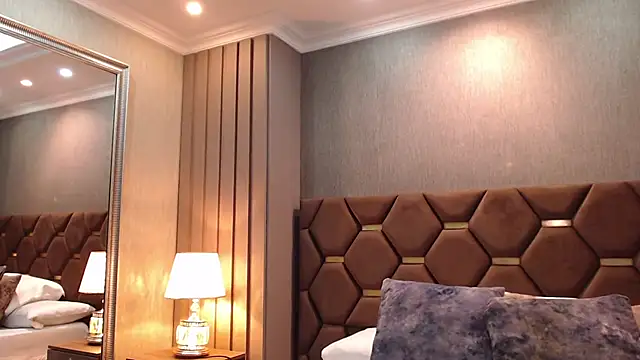 ThaniaJones online show from April 14, 11:49 am