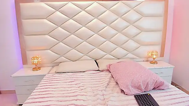 samanthaevans4 online show from March 7, 11:27 pm