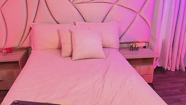 ValleryC online show from April 13, 1:16 pm