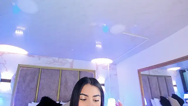 Snapshot of PaulinaDuarte chatting on February 13, 11:50 am PaulinaDuarte online show from February 13, 11:50 am