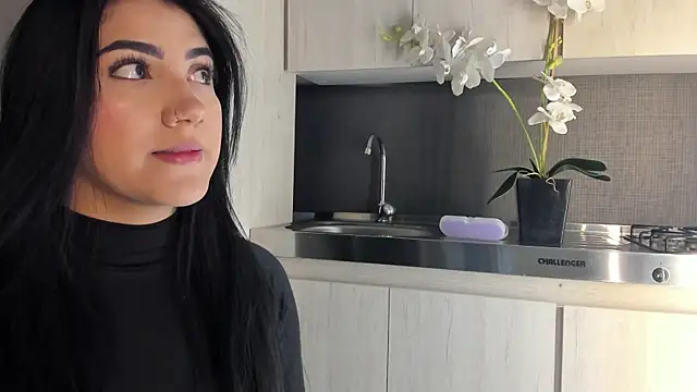 Snapshot of PaulinaDuarte chatting on February 18, 11:50 am PaulinaDuarte online show from February 18, 11:50 am