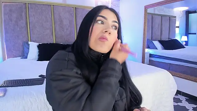 Snapshot of PaulinaDuarte chatting on February 21, 11:33 am PaulinaDuarte online show from February 21, 11:33 am