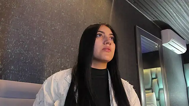 Snapshot of PaulinaDuarte chatting on March 25, 12:00 pm PaulinaDuarte online show from March 25, 12:00 pm