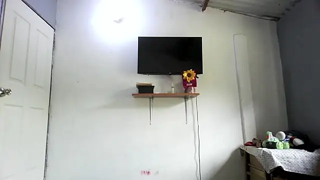 Snapshot of linzeysmith4 chatting on June 10, 7:02 pm linzeysmith4 online show from June 10, 7:02 pm