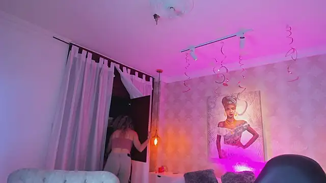 Snapshot of Shantall__ chatting on February 7, 11:14 am Shantall online show from February 7, 11:14 am