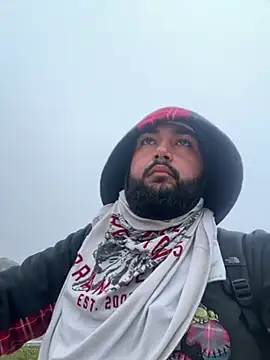 Snapshot of bigdickgio6923 chatting on February 13, 1:07 pm bigdickgio6923 online show from February 13, 1:07 pm