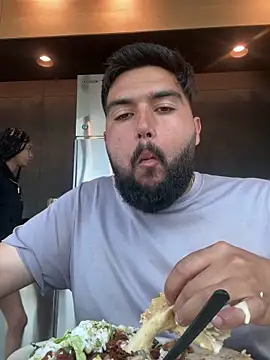 Snapshot of bigdickgio6923 chatting on February 15, 9:00 pm bigdickgio6923 online show from February 15, 9:00 pm