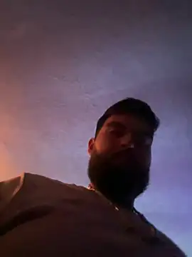 Snapshot of bigdickgio6923 chatting on February 22, 1:29 am bigdickgio6923 online show from February 22, 1:29 am