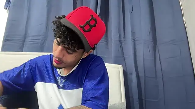 dominic brandd23 online show from December 19, 2:13 pm