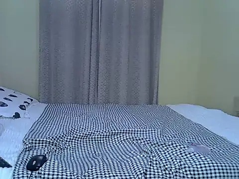 Snapshot of sweet_love002 chatting on December 3, 9:29 am sweet love002 online show from December 3, 9:29 am