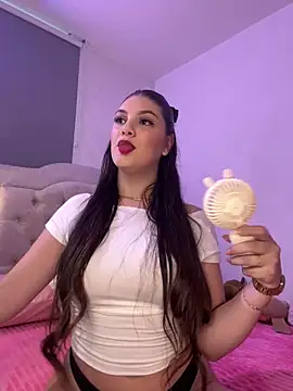 EmilyS   online show from January 17, 10:23 pm