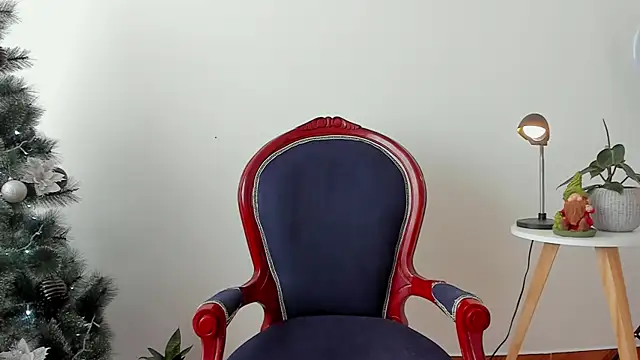 Snapshot of cuddlingbunny chatting on December 10, 9:11 pm cuddlingbunny online show from December 10, 9:11 pm