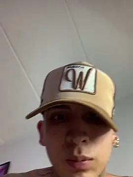 Snapshot of _Tomy08calderon chatting on February 16, 2:31 am Tomy08calderon online show from February 16, 2:31 am