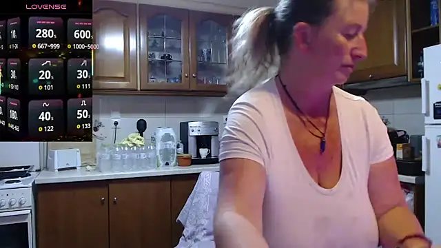 JennaDeluxe online show from April 8, 9:53 am