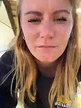 selenaluvv online show from April 19, 3:55 pm