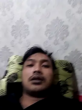 Snapshot of jojokom99 chatting on February 23, 3:53 pm jojokom99 online show from February 23, 3:53 pm