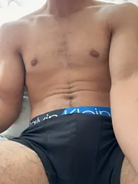 Snapshot of MuscleBoyy777 chatting on October 21, 11:33 am MuscleBoyy777 online show from October 21, 11:33 am