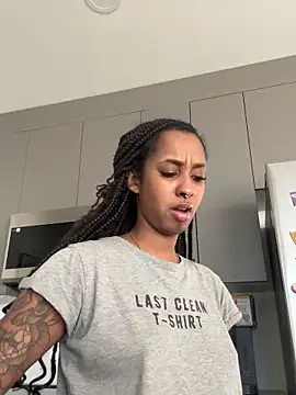 Your Paris online show from November 30, 8:24 pm