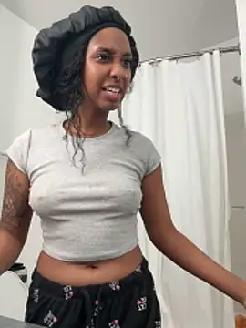 Your Paris online show from February 22, 6:35 am