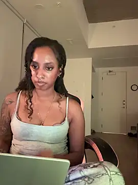 Your Paris online show from April 3, 7:50 am