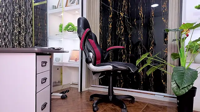 MissEscarleth online show from March 27, 2:50 am