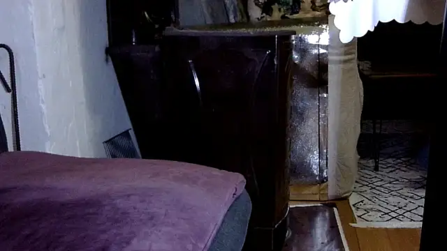 Snapshot of by-panic chatting on December 17, 10:11 pm by-panic online show from December 17, 10:11 pm