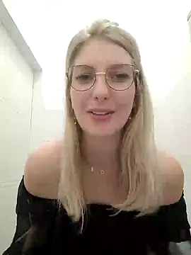 Snapshot of Amitiel_Angel chatting on January 4, 8:16 pm Amitiel Angel online show from January 4, 8:16 pm