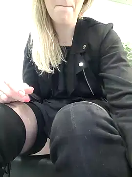 Snapshot of Amitiel_Angel chatting on January 12, 4:08 pm Amitiel Angel online show from January 12, 4:08 pm