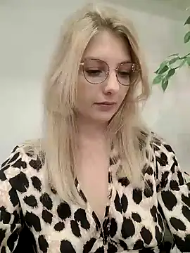 Snapshot of Amitiel_Angel chatting on January 17, 5:51 pm Amitiel Angel online show from January 17, 5:51 pm