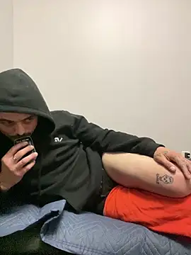 Snapshot of JustTylerr chatting on June 4, 5:46 am JustTylerr online show from June 4, 5:46 am