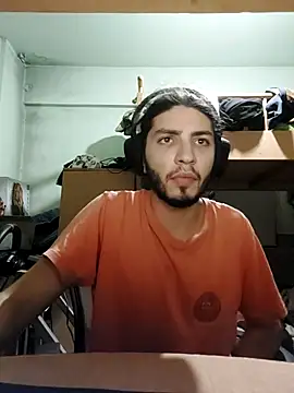 Snapshot of kleineid77 chatting on October 29, 10:00 pm kleineid77 online show from October 29, 10:00 pm