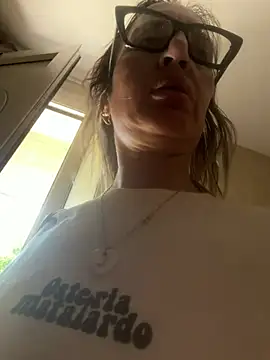 Snapshot of casalinga88 chatting on July 9, 11:25 am casalinga88 online show from July 9, 11:25 am