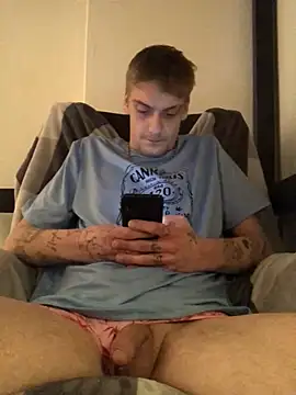 Snapshot of Simboxxx040 chatting on January 8, 2:25 am Simboxxx040 online show from January 8, 2:25 am