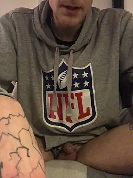 Snapshot of Simboxxx040 chatting on January 10, 4:44 am Simboxxx040 online show from January 10, 4:44 am