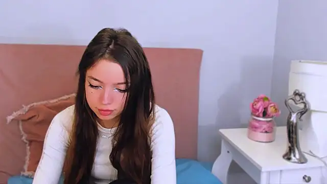 GraceLips online show from October 20, 5:35 pm