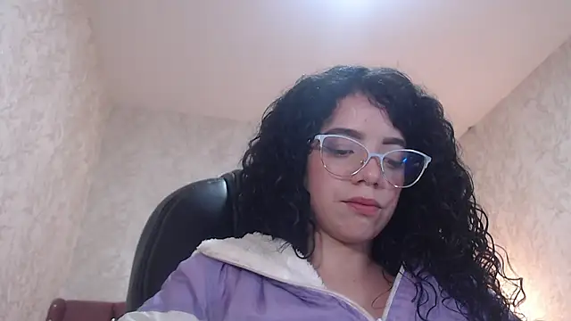 EmmaCowperr online show from January 9, 7:31 am