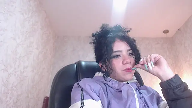 EmmaCowperr online show from January 13, 11:30 am