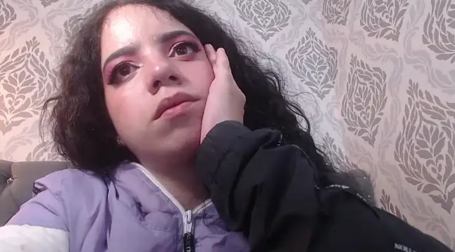 EmmaCowperr online show from March 12, 5:38 pm