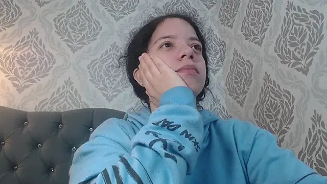 EmmaCowperr online show from March 15, 5:37 pm