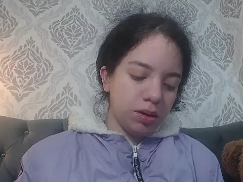 EmmaCowperr online show from March 17, 3:50 pm