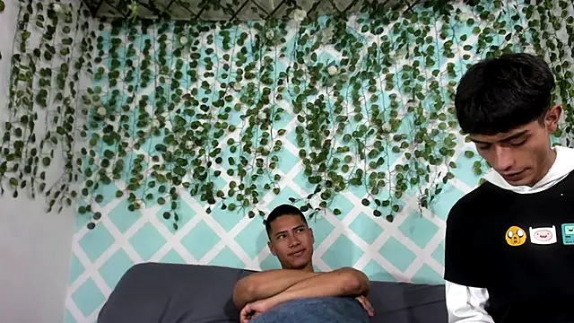 Snapshot of oliverhot2005 chatting on October 12, 4:17 pm oliverhot2005 online show from October 12, 4:17 pm