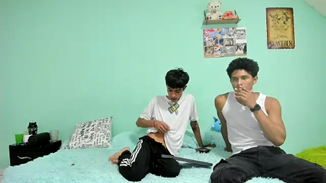 Snapshot of oliverhot2005 chatting on October 18, 11:05 pm oliverhot2005 online show from October 18, 11:05 pm