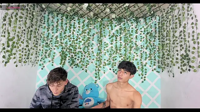 oliverhot2005 online show from January 13, 1:55 am