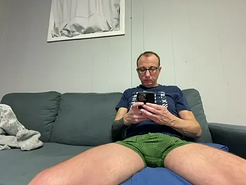 Snapshot of mouser21212 chatting on January 2, 12:55 am mouser21212 online show from January 2, 12:55 am