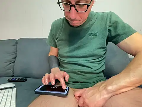 Snapshot of mouser21212 chatting on January 7, 10:30 pm mouser21212 online show from January 7, 10:30 pm