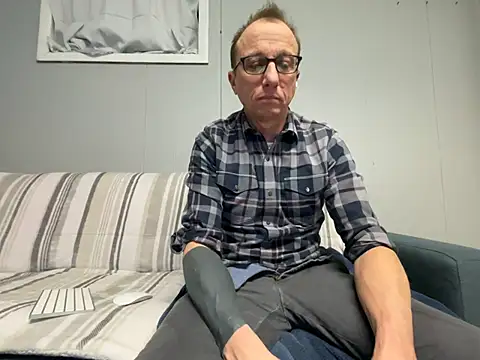 Snapshot of mouser21212 chatting on January 10, 7:57 am mouser21212 online show from January 10, 7:57 am