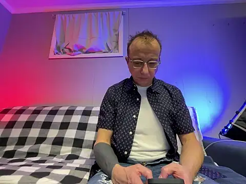 Snapshot of mouser21212 chatting on January 13, 9:31 pm mouser21212 online show from January 13, 9:31 pm