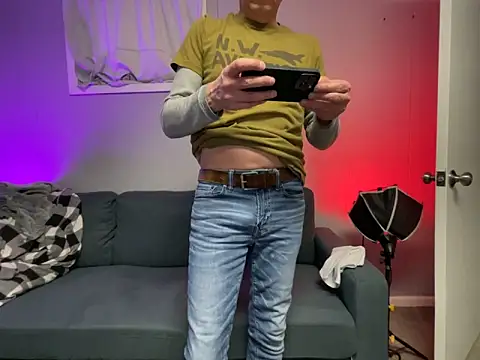 Snapshot of mouser21212 chatting on January 22, 3:40 pm mouser21212 online show from January 22, 3:40 pm