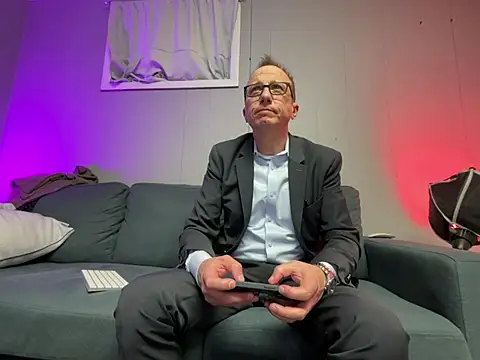 Snapshot of mouser21212 chatting on January 31, 7:39 am mouser21212 online show from January 31, 7:39 am