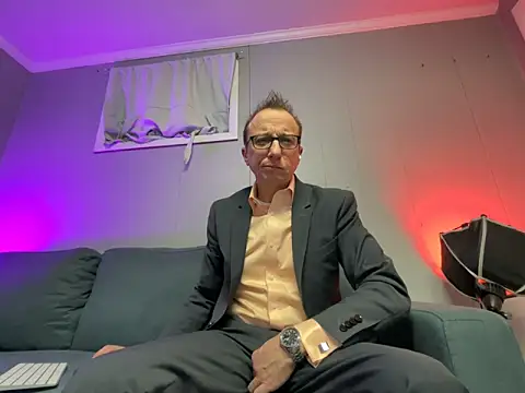 Snapshot of mouser21212 chatting on March 5, 7:16 am mouser21212 online show from March 5, 7:16 am